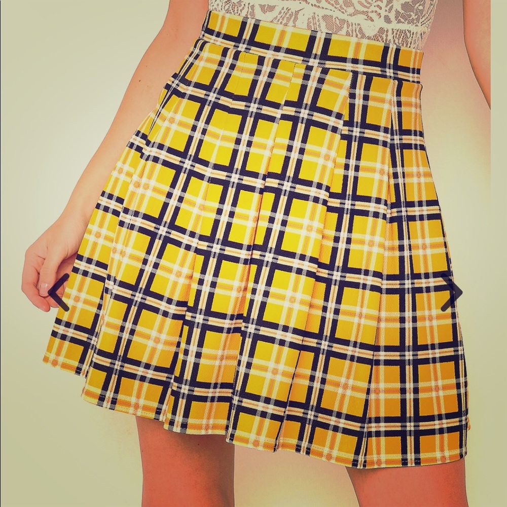 Mustard pleated mini skirt